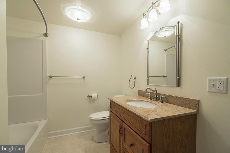 6773 Dickerson Road Dickerson, MD 20842 - Photo 20 of 28 Bath