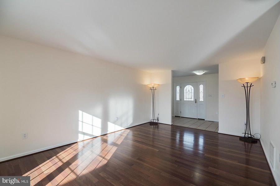 6773 Dickerson Road Dickerson, MD 20842 - Photo 3 of 28 Living Room