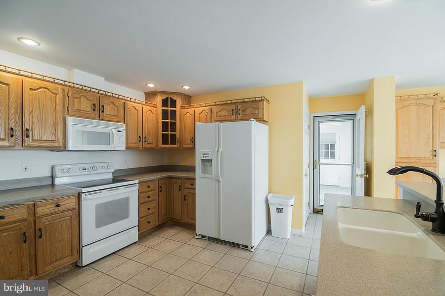 6773 Dickerson Road Dickerson, MD 20842 - Photo 8 of 28 Kitchen