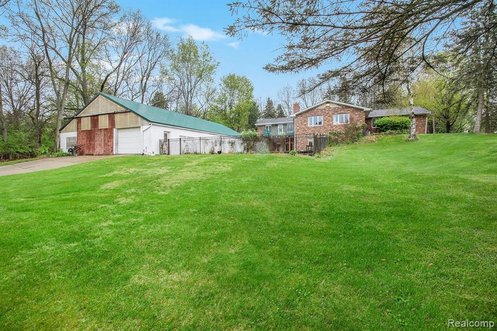 2501 North Hughes Road Howell, MI 48855 - Photo 23 of 29