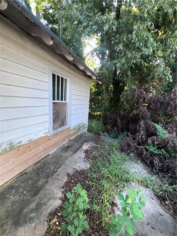 554 Nelson Street Macon, GA 31206 - Photo 5 of 37 a view of a house with a backyard