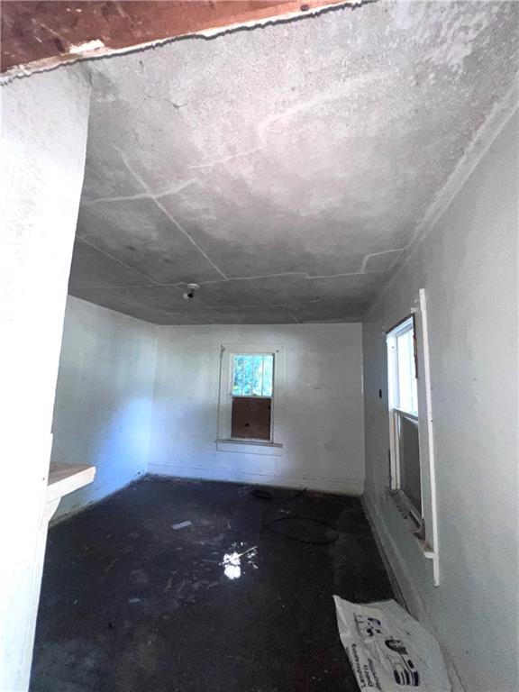 554 Nelson Street Macon, GA 31206 - Photo 8 of 37 a view of an empty room with a window