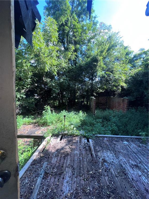 554 Nelson Street Macon, GA 31206 - Photo 10 of 37 a view of backyard with green space