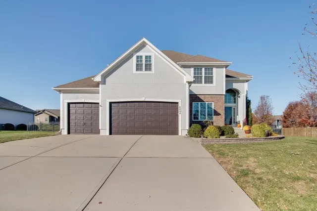 $539,500 | 4600 Southwest Admiral Byrd Drive, Lee's Summit, MO 64082