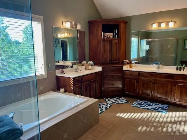 $539,500 | 4600 Southwest Admiral Byrd Drive, Lee's Summit, MO 64082