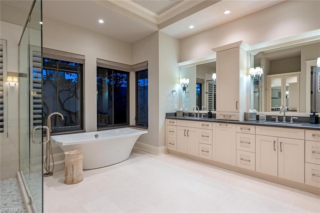 3170 Crayton Road Naples, FL 34103 - Photo 15 of 35