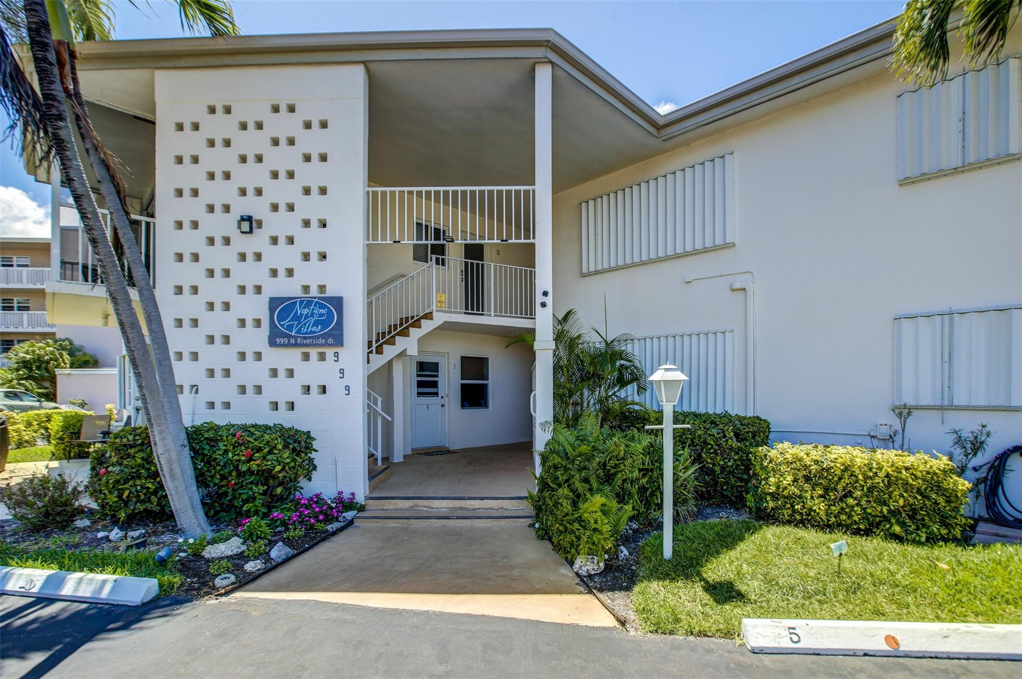999 North Riverside Drive, Unit 9 Pompano Beach, FL 33062 - Photo 2 of 11 a view of a back yard of the house