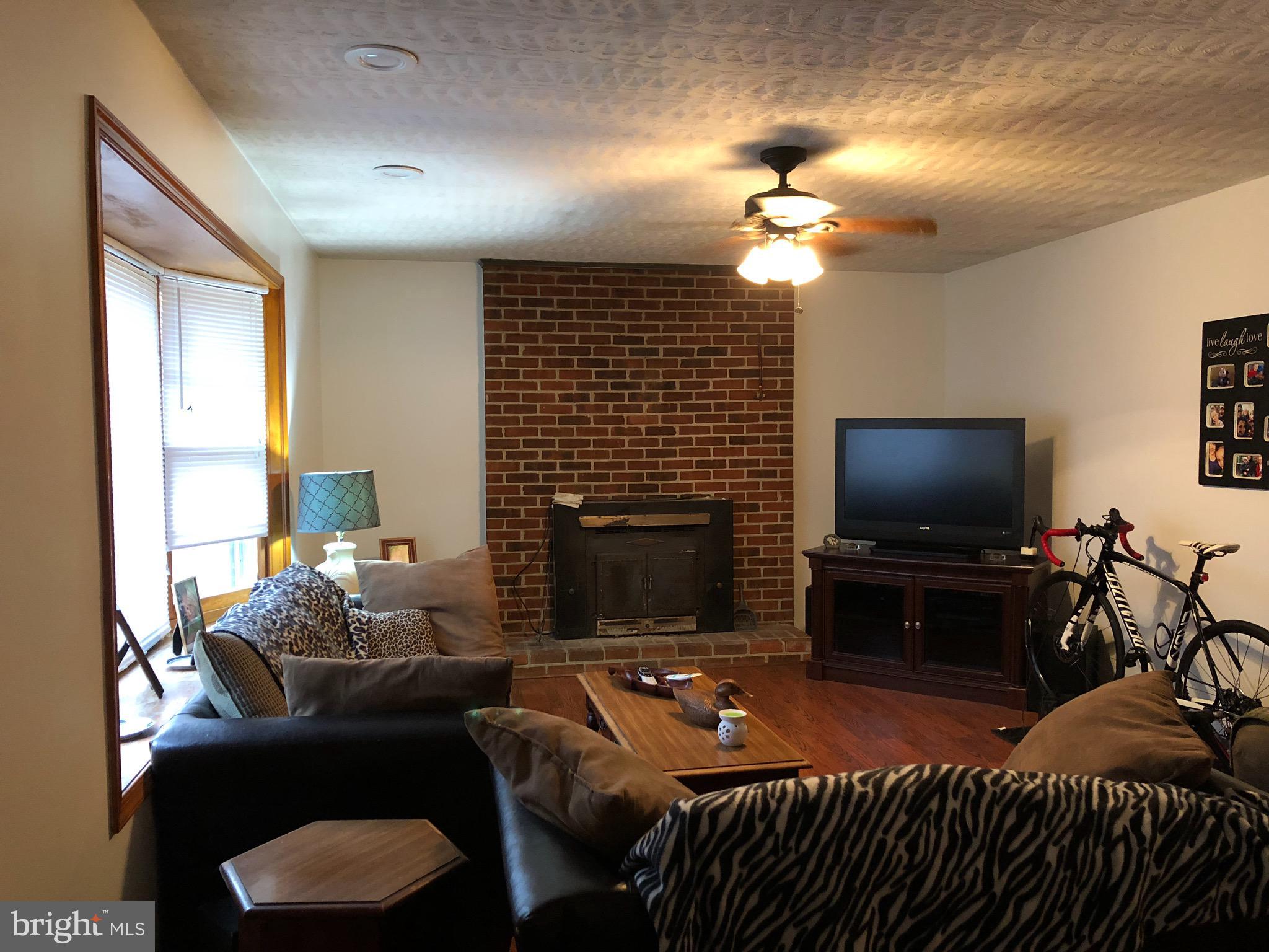 5331 Partlow Road Partlow, VA 22534 - Photo 2 of 14 Living Room