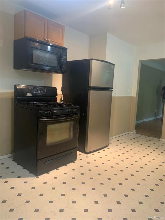 18530 Fox Redford, MI 48240 - Photo 10 of 15
