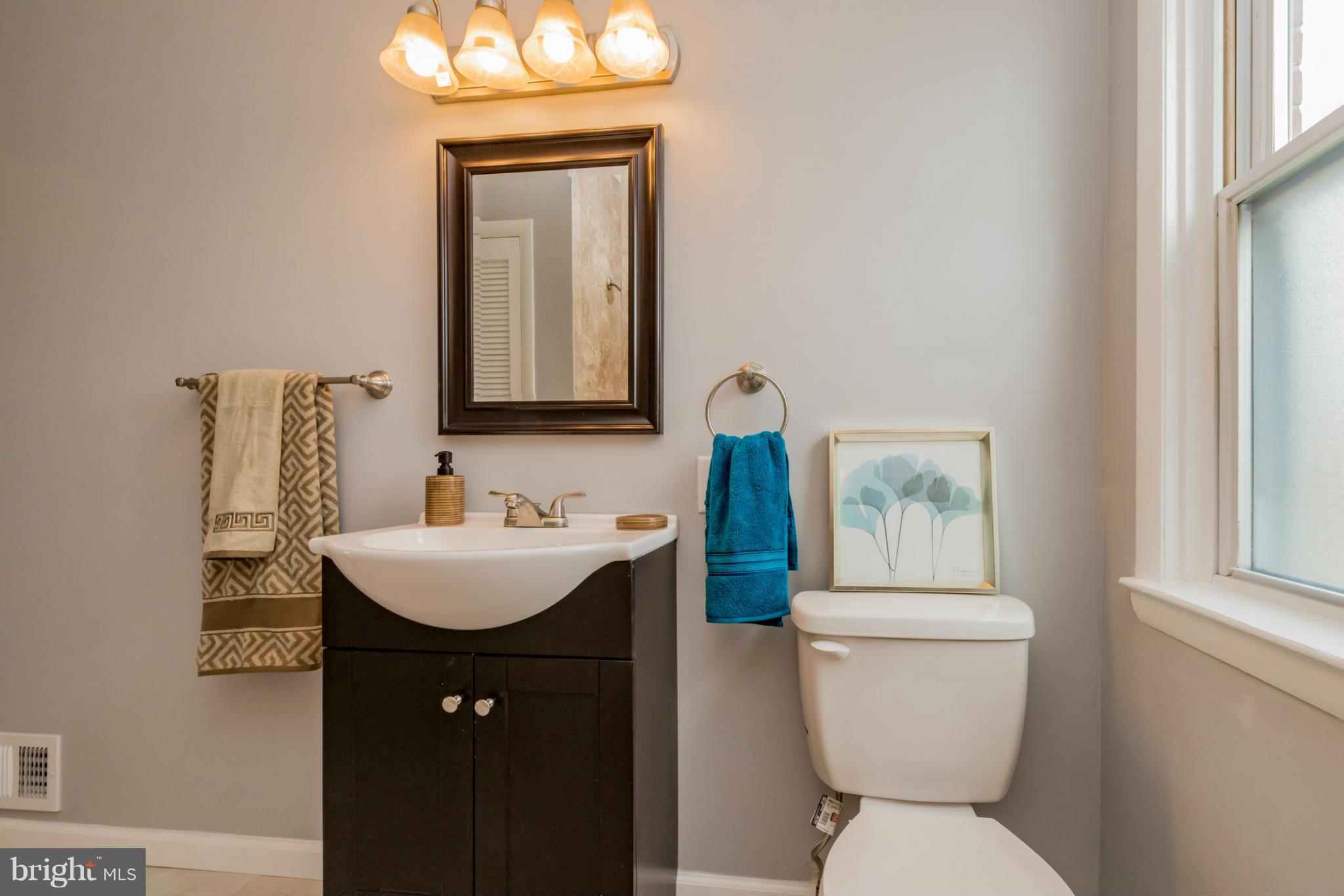 1229 Silverthorne Road Baltimore, MD 21239 - Photo 14 of 30 Bath (Master)