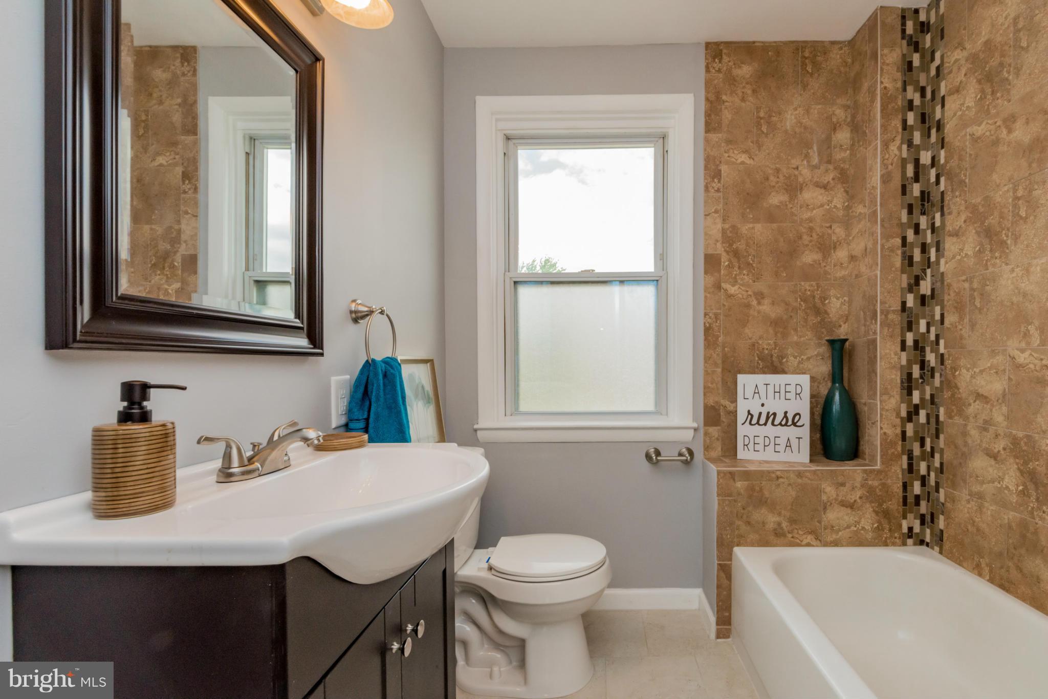 1229 Silverthorne Road Baltimore, MD 21239 - Photo 15 of 30 Bath (Master)