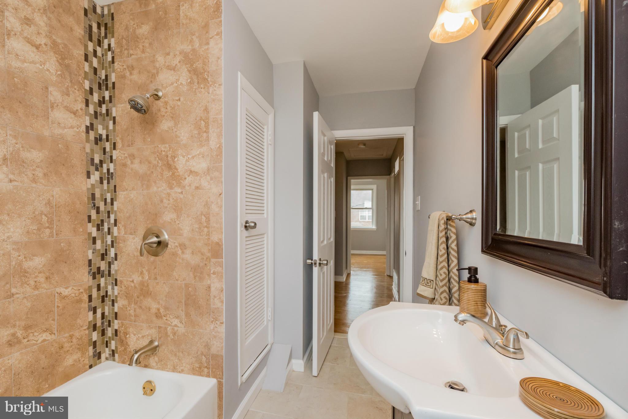 1229 Silverthorne Road Baltimore, MD 21239 - Photo 17 of 30 Bath (Master)