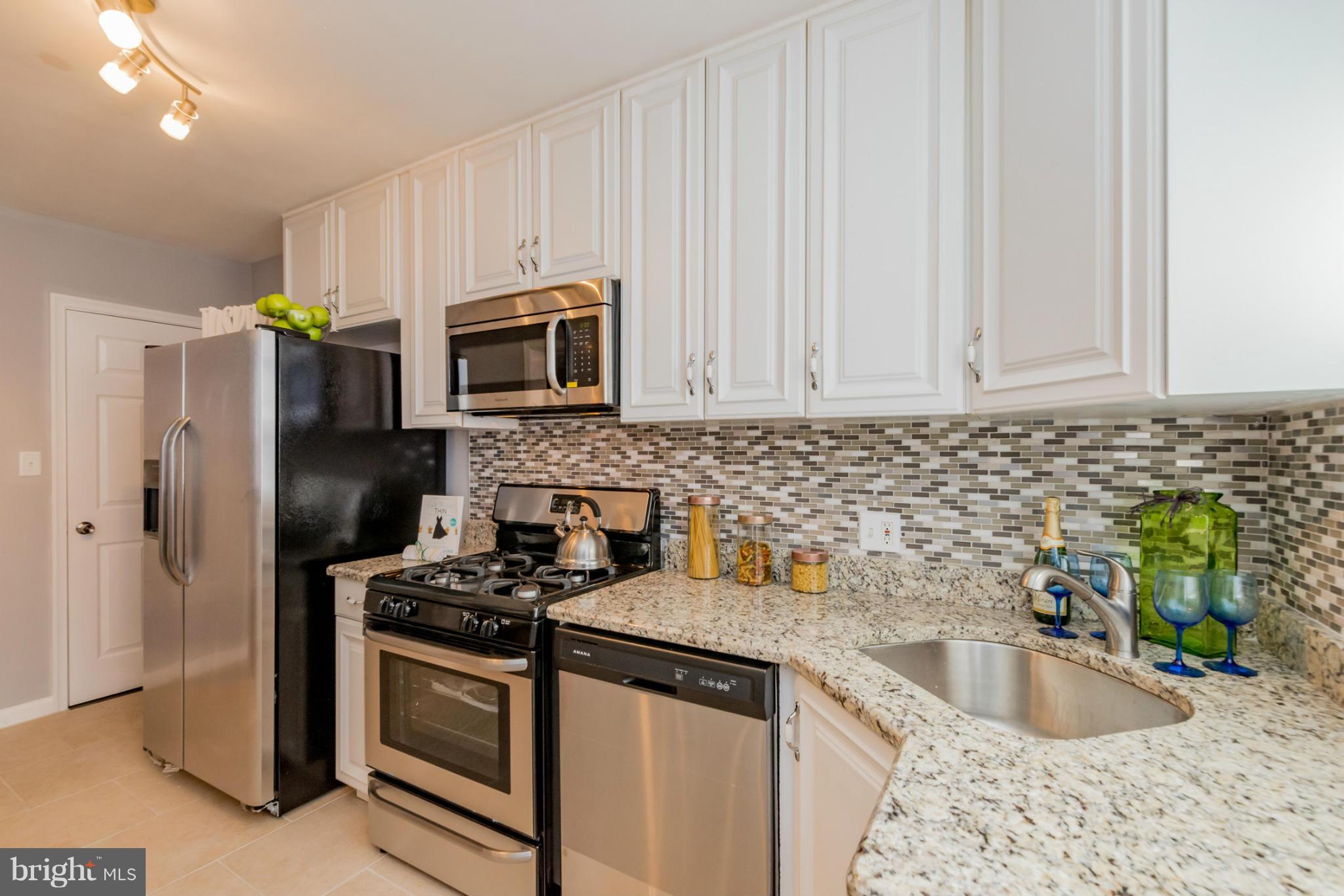 1229 Silverthorne Road Baltimore, MD 21239 - Photo 5 of 30 Kitchen