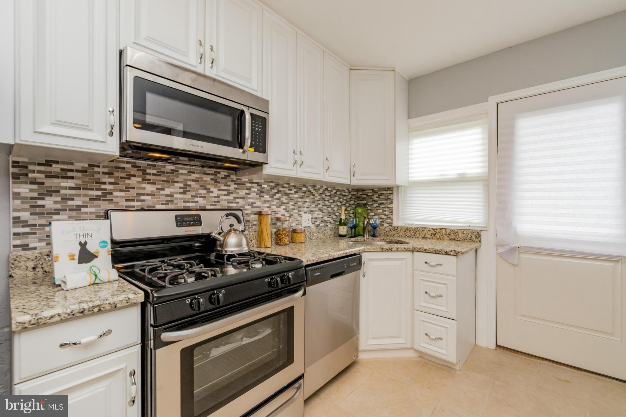 1229 Silverthorne Road Baltimore, MD 21239 - Photo 7 of 30 Kitchen