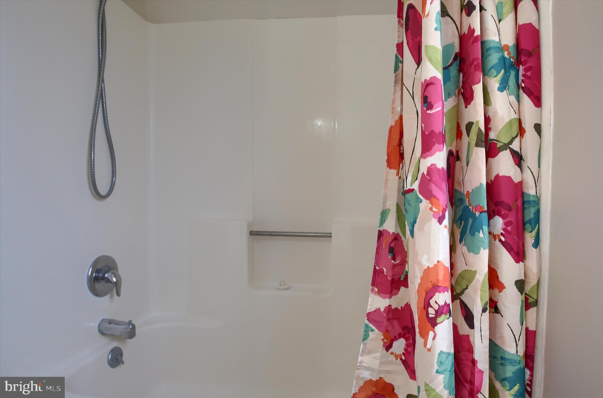 339 Cardinal Road Lititz, PA 17543 - Photo 19 of 33 With Tub