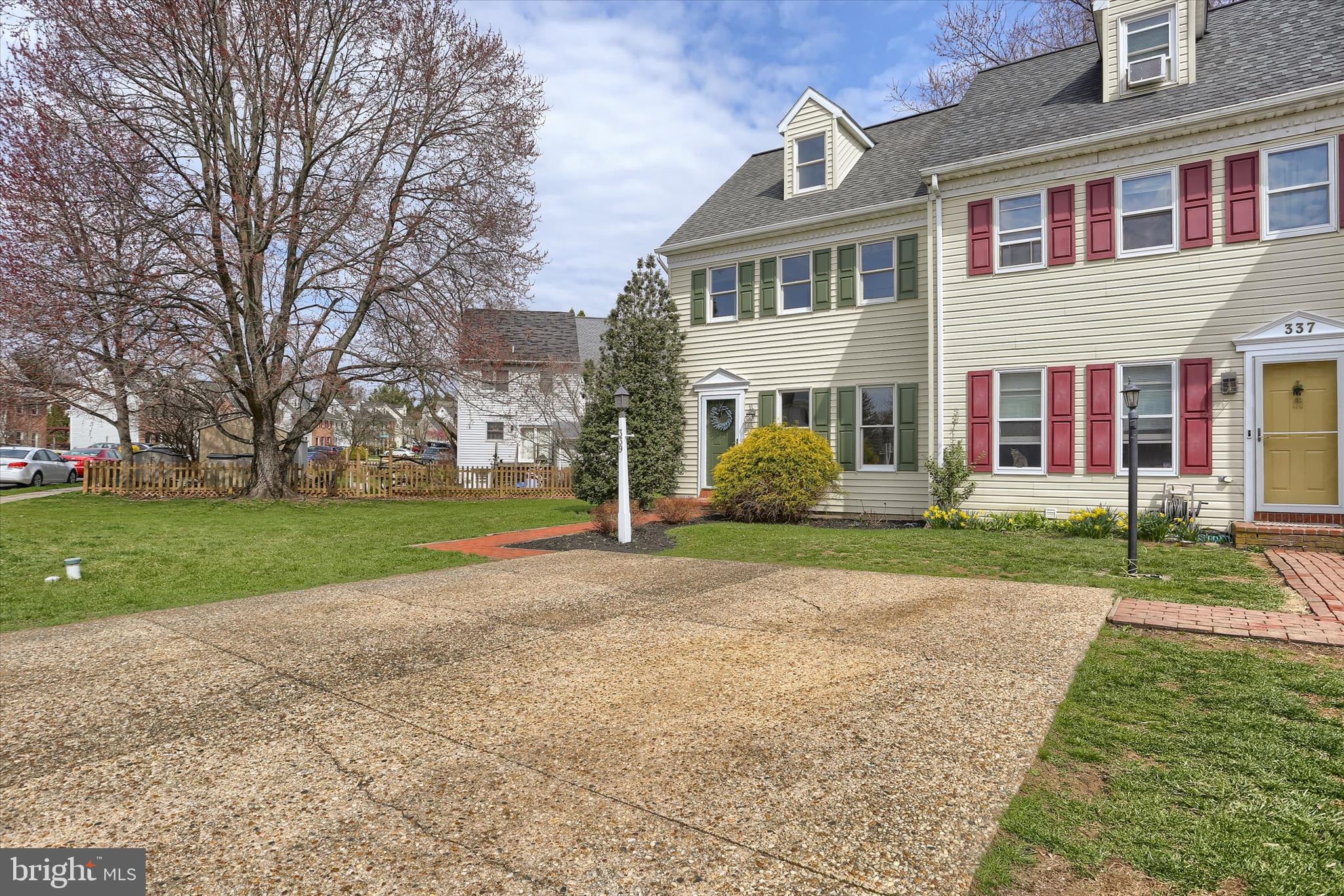 339 Cardinal Road Lititz, PA 17543 - Photo 2 of 33