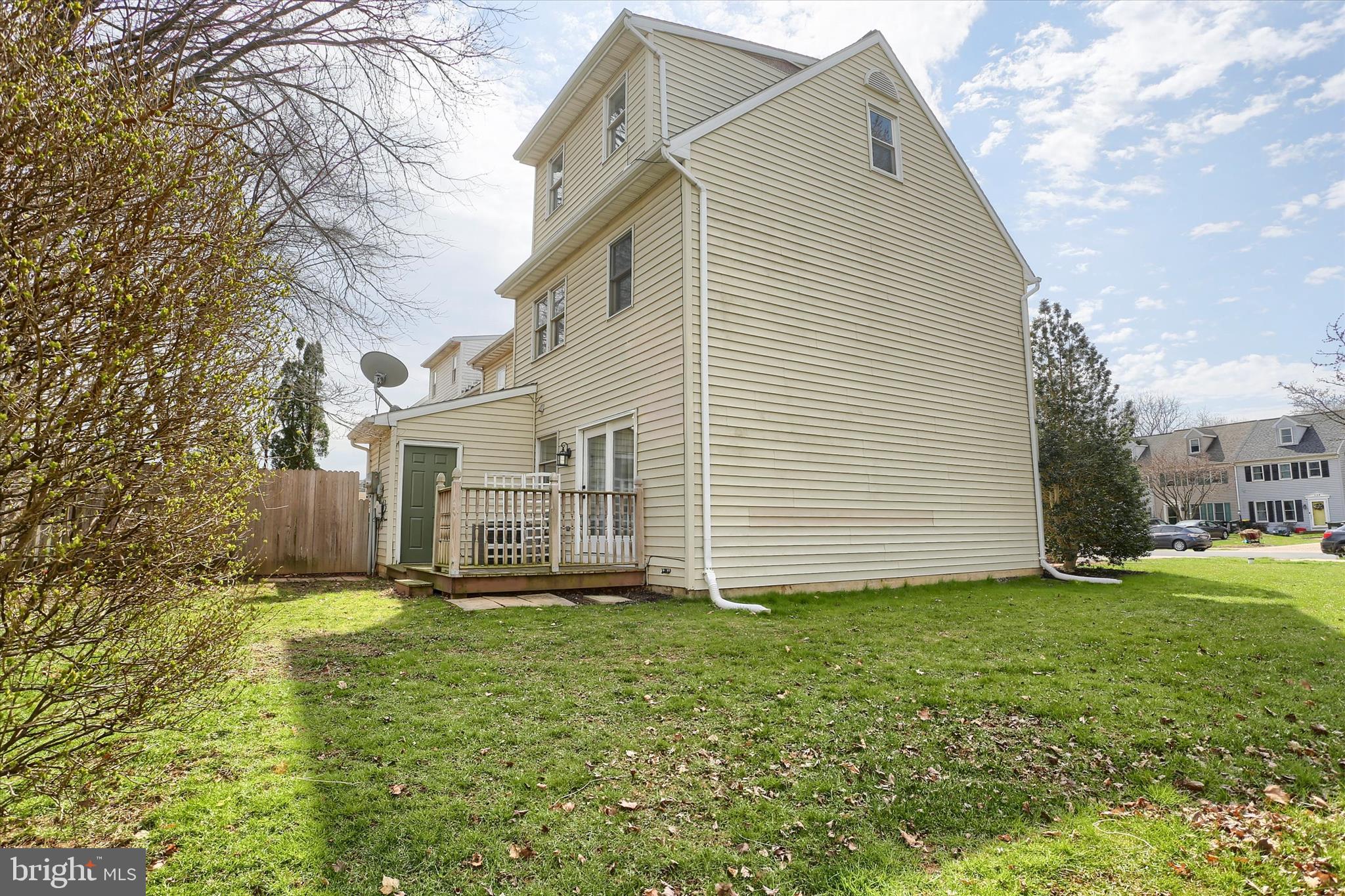 339 Cardinal Road Lititz, PA 17543 - Photo 29 of 33 Side View