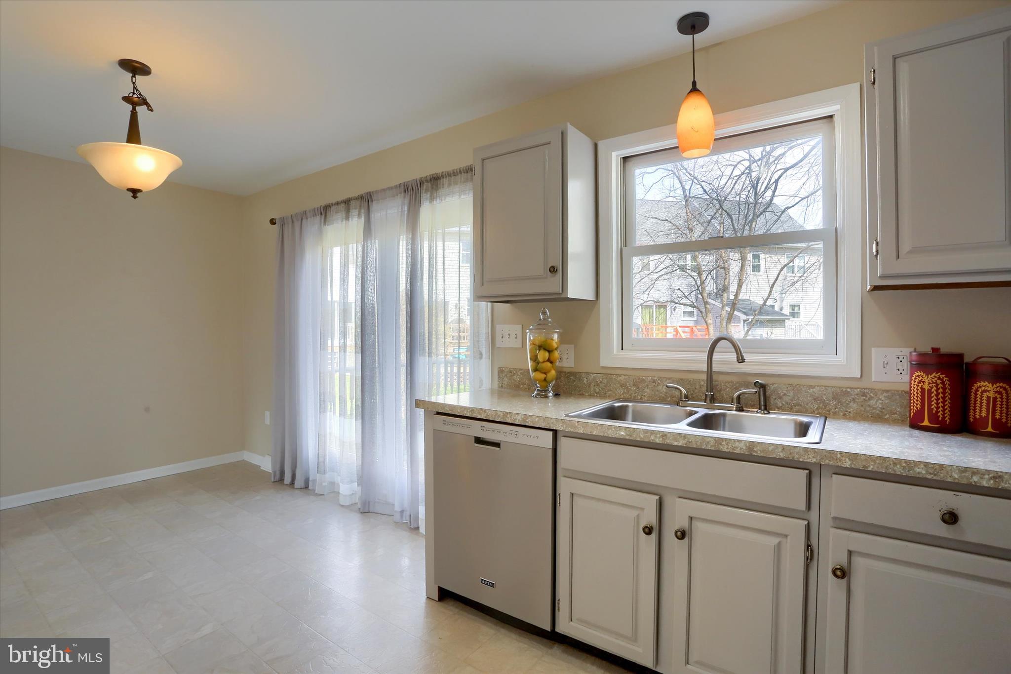 339 Cardinal Road Lititz, PA 17543 - Photo 10 of 33