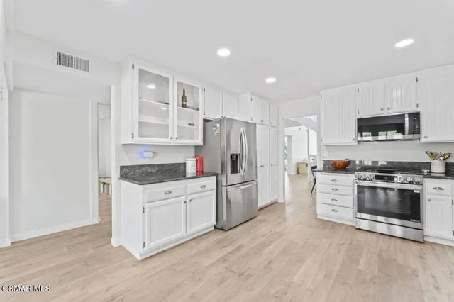 $899,999 | 559 Racquet Club Lane, Thousand Oaks, CA 91360