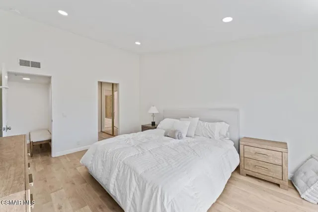 $899,999 | 559 Racquet Club Lane, Thousand Oaks, CA 91360