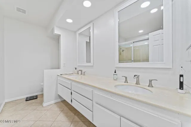 $899,999 | 559 Racquet Club Lane, Thousand Oaks, CA 91360