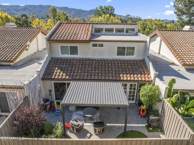 $899,999 | 559 Racquet Club Lane, Thousand Oaks, CA 91360