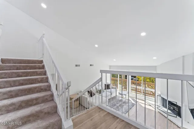 $899,999 | 559 Racquet Club Lane, Thousand Oaks, CA 91360