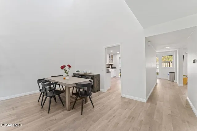 $899,999 | 559 Racquet Club Lane, Thousand Oaks, CA 91360