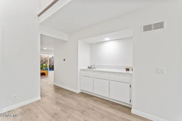 $899,999 | 559 Racquet Club Lane, Thousand Oaks, CA 91360