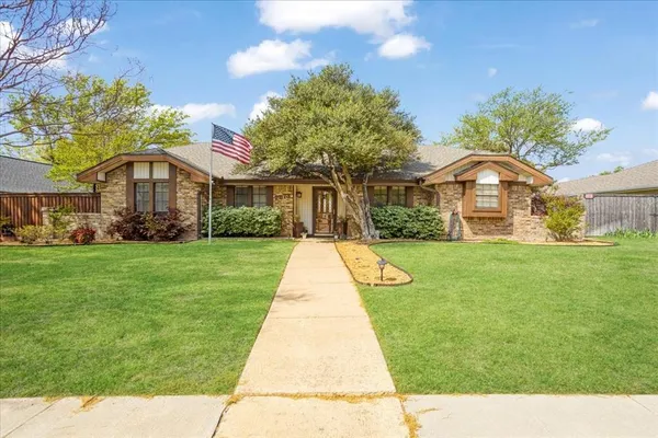 $425,000 | 2813 Graphic Place, Plano, TX 75075