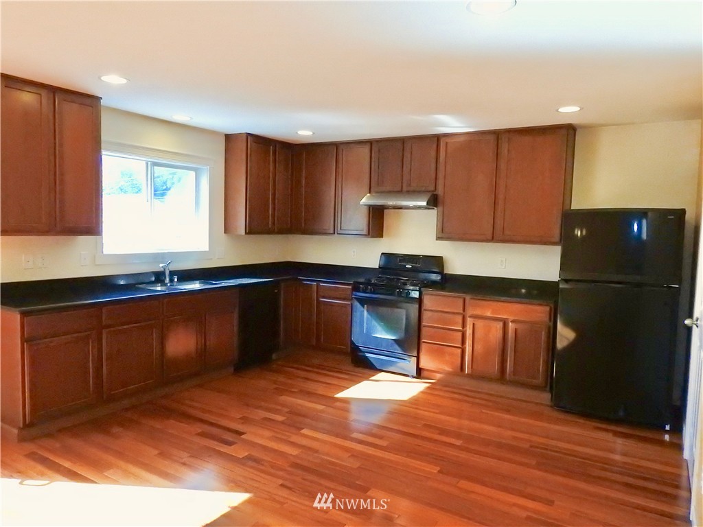 15327 145th Avenue Southeast Renton, WA 98058 - Photo 3 of 19 Gallery Image 3