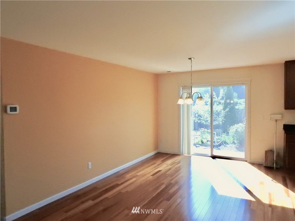 15327 145th Avenue Southeast Renton, WA 98058 - Photo 4 of 19 Gallery Image 4