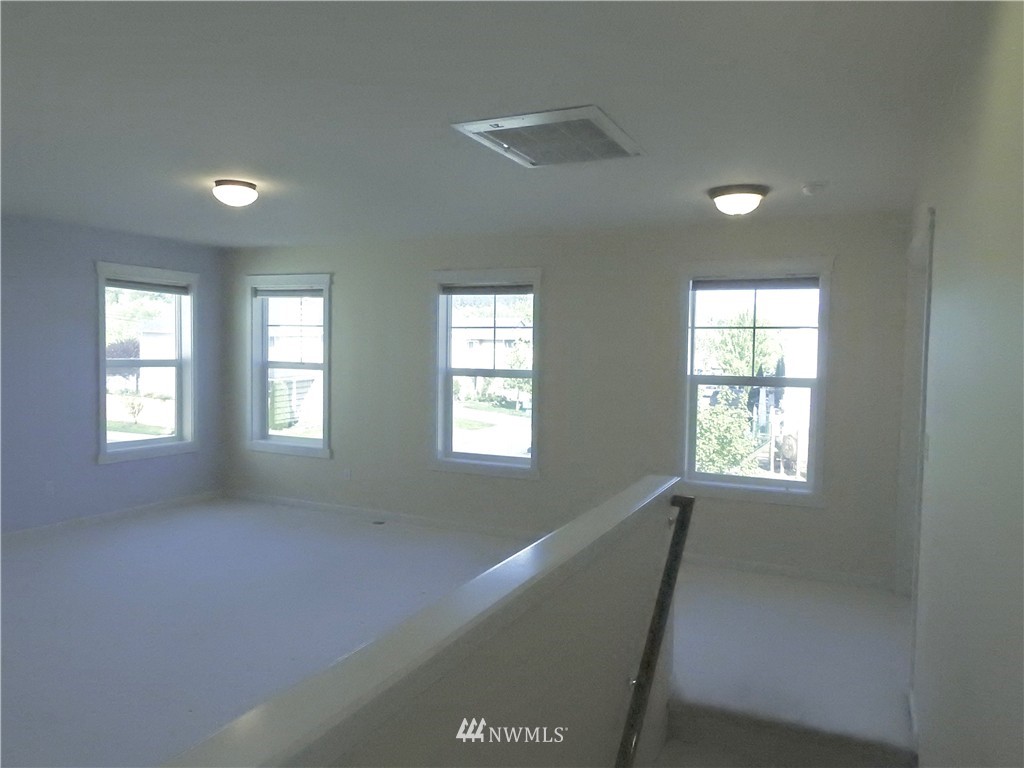 15327 145th Avenue Southeast Renton, WA 98058 - Photo 10 of 19 Gallery Image 10