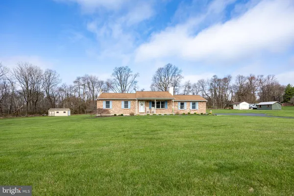 $425,000 | 28 Lobachsville Road, Fleetwood, PA 19522