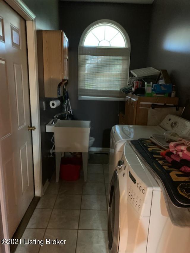 1123 Hammond Road Lawrenceburg, KY 40342 - Photo 23 of 33 laundry