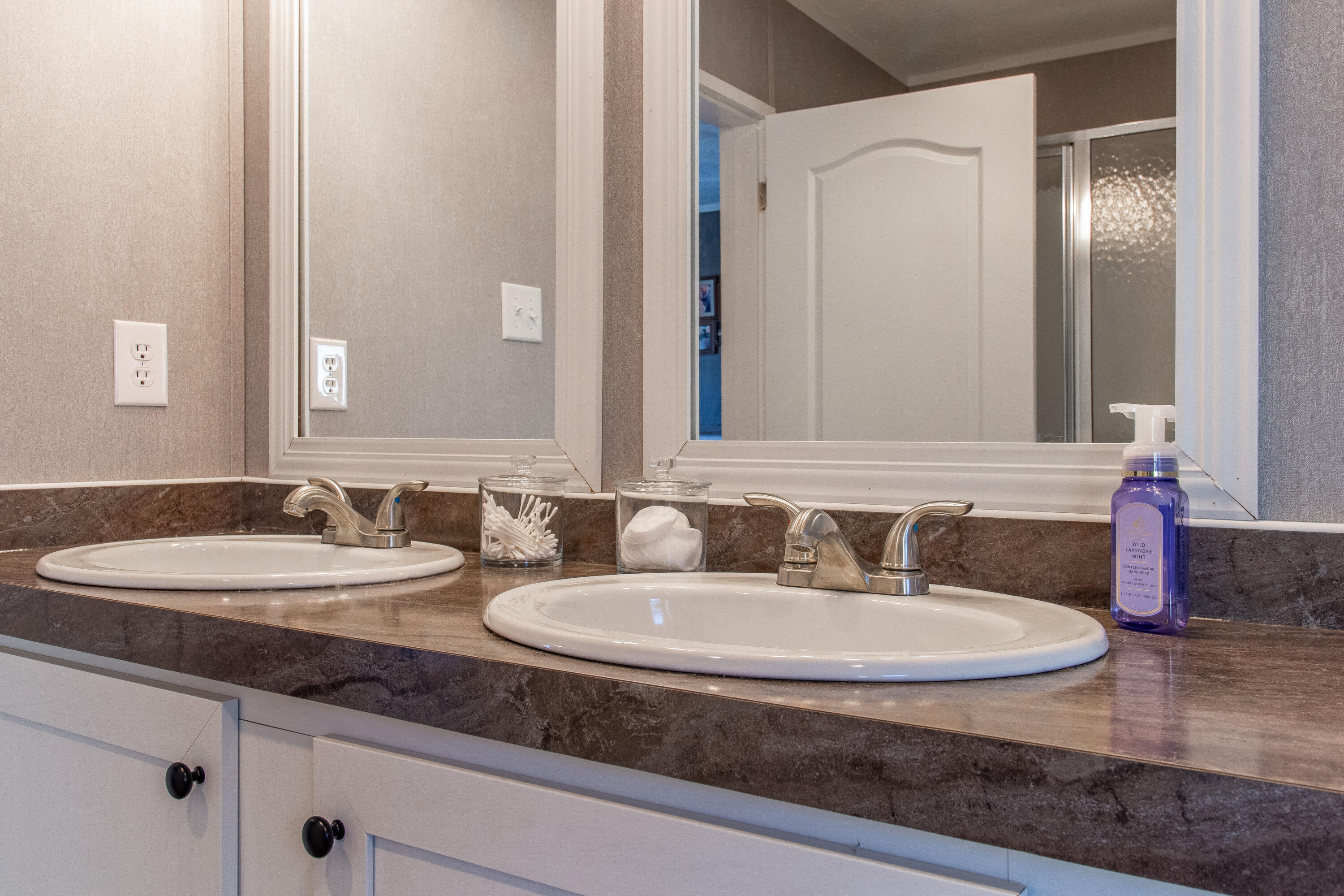 341 Haw Ridge Road Piney Flats, TN 37686 - Photo 39 of 71 Double vanities