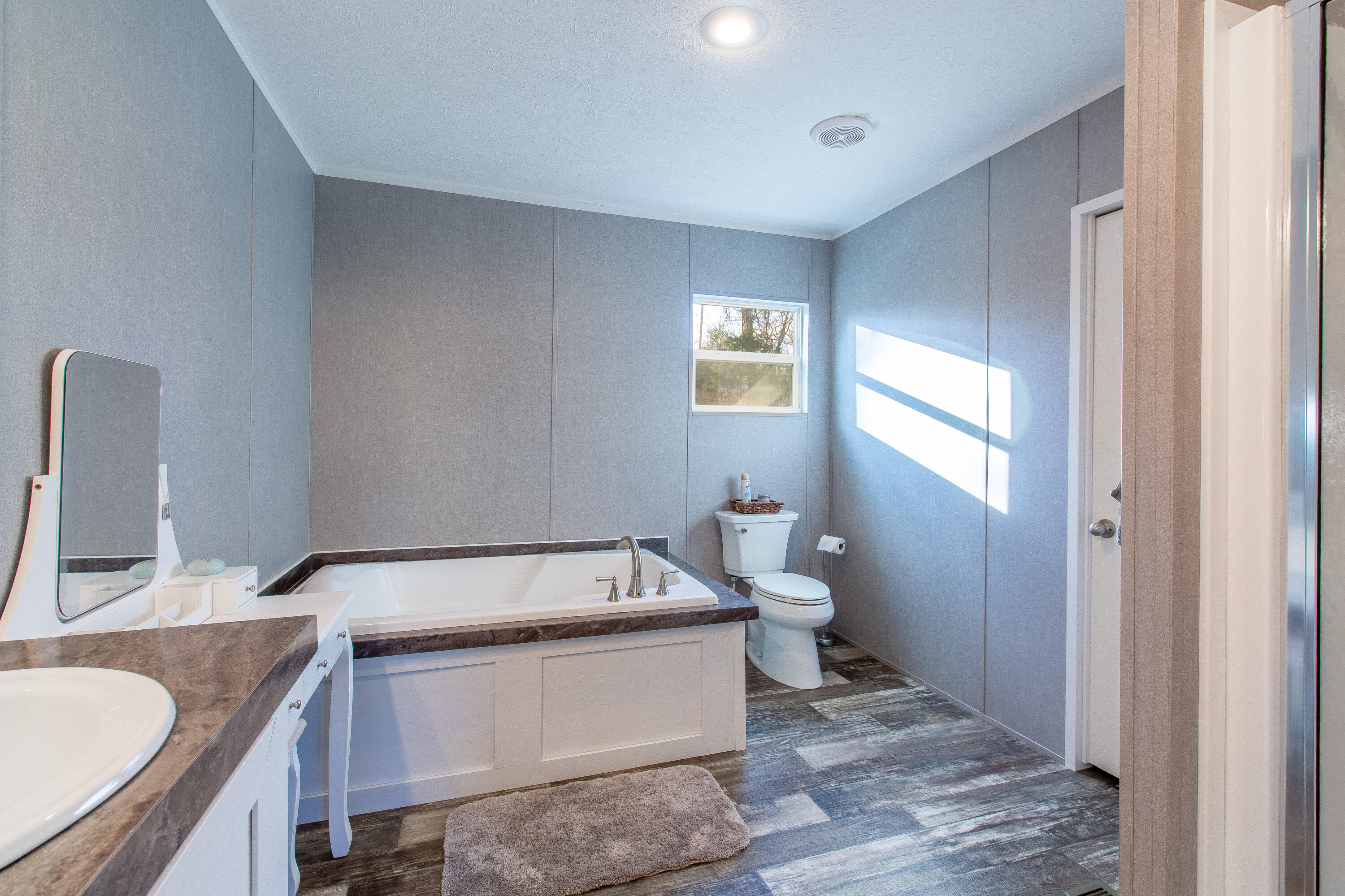 341 Haw Ridge Road Piney Flats, TN 37686 - Photo 40 of 71 En suite bath