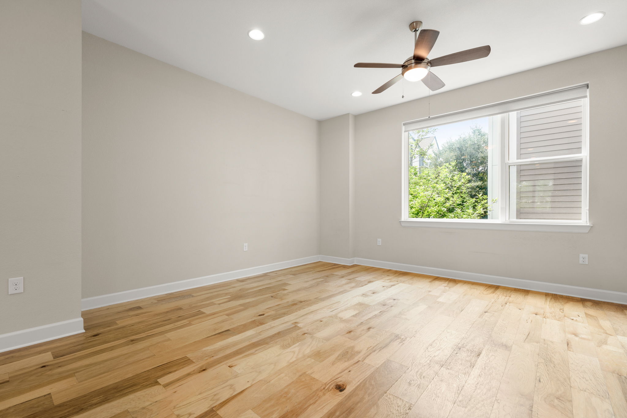 4403 Swift Path Austin, TX 78741 - Photo 11 of 32 Bright room featuring wood-finish flooring, recessed lighting, and a ceiling fan