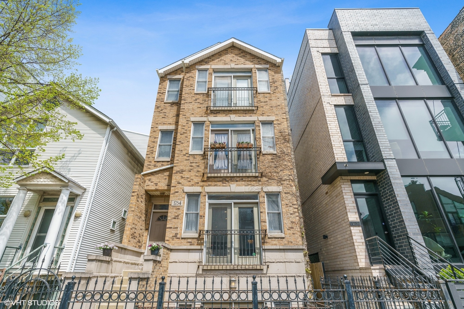 1754 West Augusta Boulevard, Unit 2 Chicago, IL 60622 - Photo 1 of 14 front view of a building