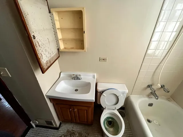 $350,000 | 4263 West Montrose Avenue, Chicago, IL 60641