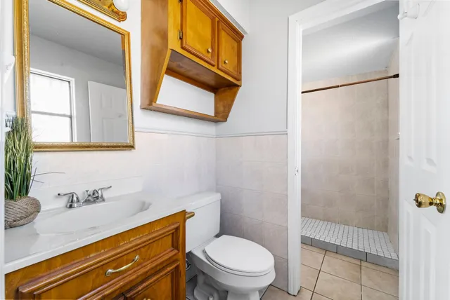 a view of a back yard of the house