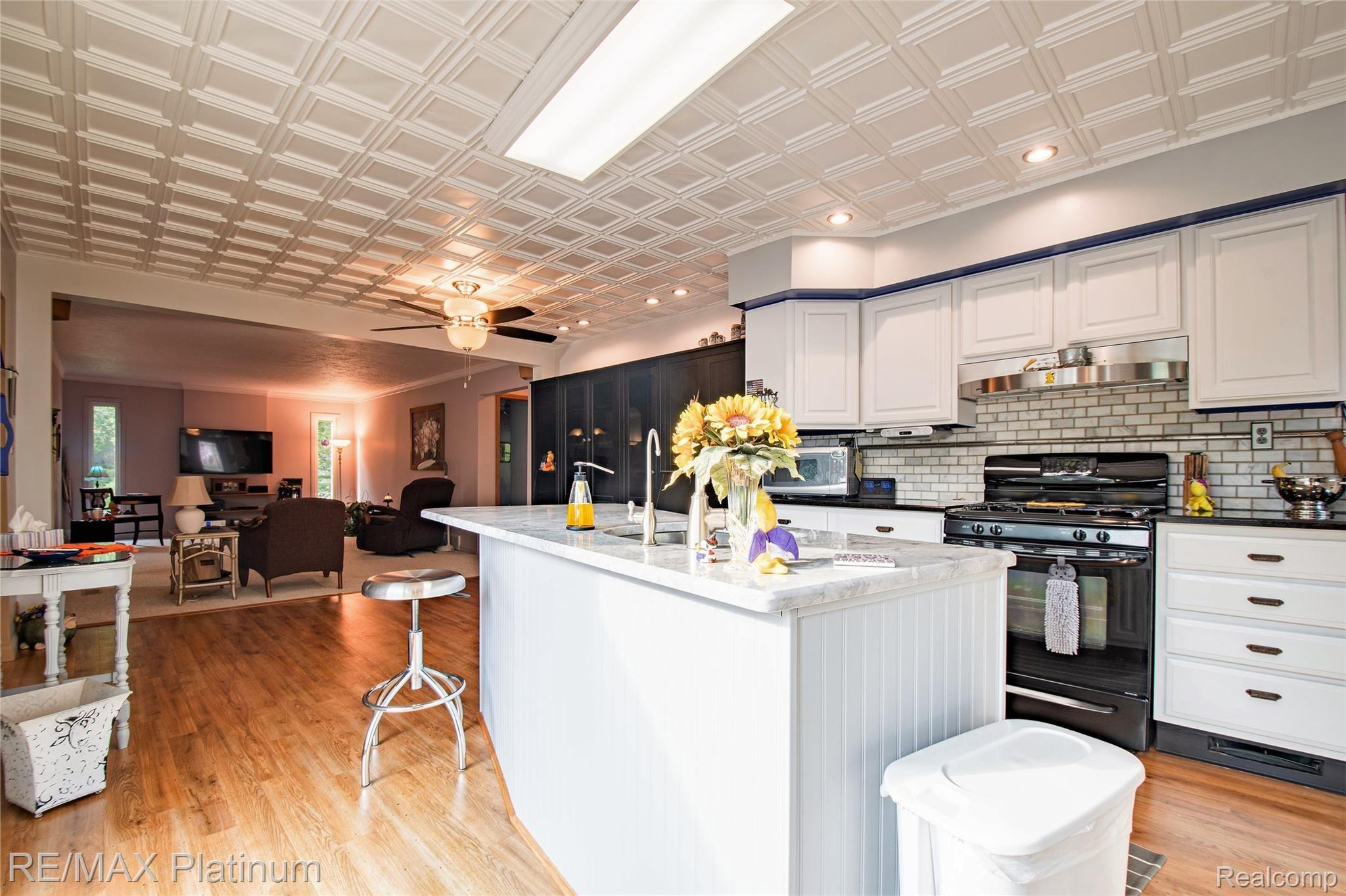 8250 Tipsico Lake Road Holly, MI 48442 - Photo 8 of 29 KITCHEN