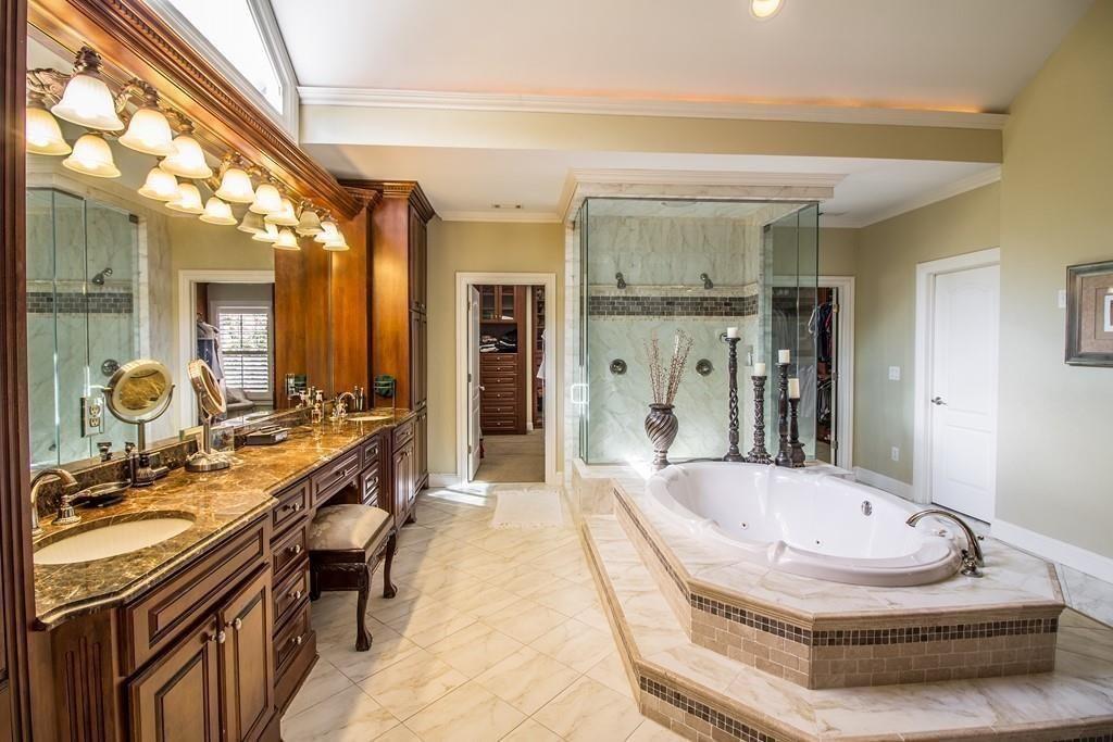 4064 Lyon Boulevard Southwest Atlanta, GA 30331 - Photo 19 of 38 a bathroom with a tub sink and mirror