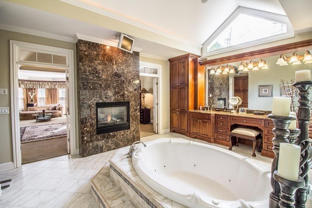 4064 Lyon Boulevard Southwest Atlanta, GA 30331 - Photo 20 of 38 a bathroom with a bathtub and a sink