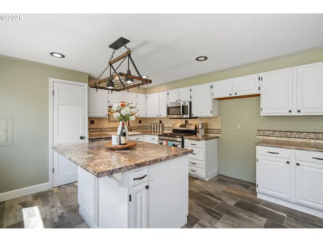 $555,000 | 14911 Northeast 86th Street, Vancouver, WA 98682