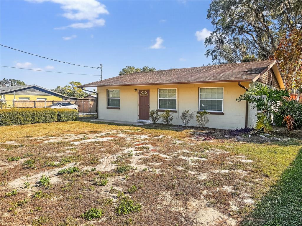 510 North Barrow Avenue Tavares, FL 32778 - Photo 2 of 33 a view of a house with a yard