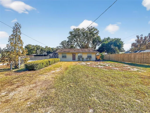 a view of a house with a yard