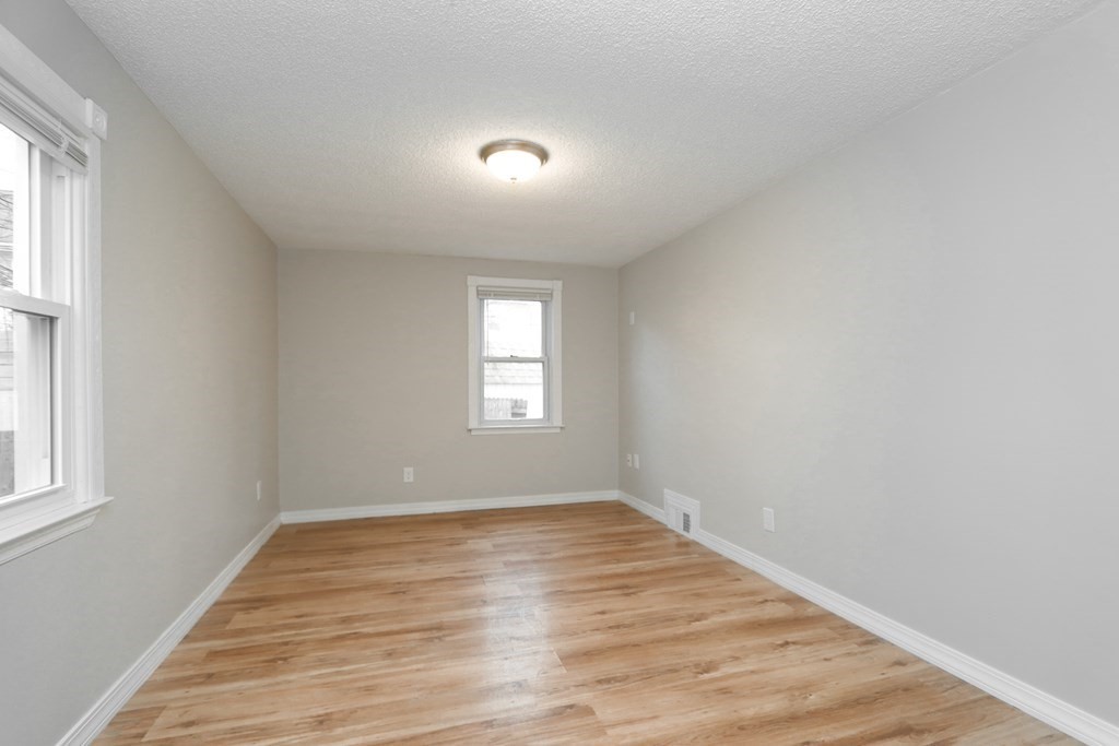 120 Davis Street Springfield, MA 01104 - Photo 11 of 28