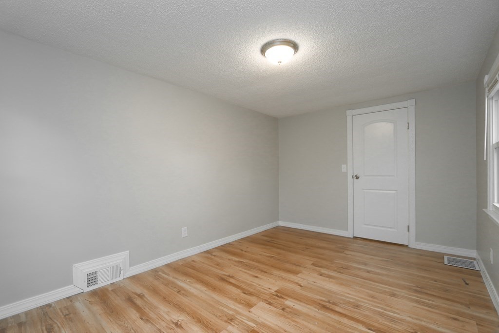 120 Davis Street Springfield, MA 01104 - Photo 12 of 28
