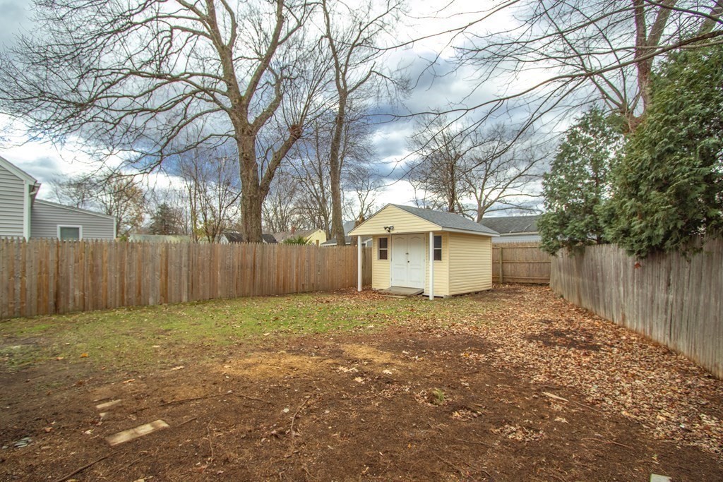 120 Davis Street Springfield, MA 01104 - Photo 25 of 28